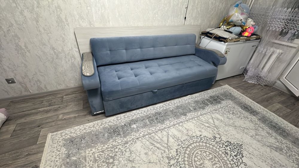Продам диван за 80 000 торг