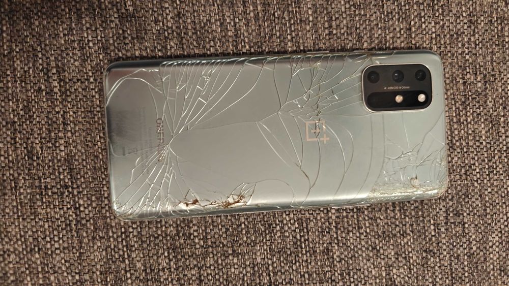 OnePlus 8t , 12 ram 256 gb , funcționează bine ,negociabil