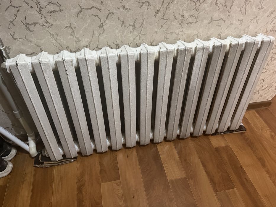 Продам чугунную батарею