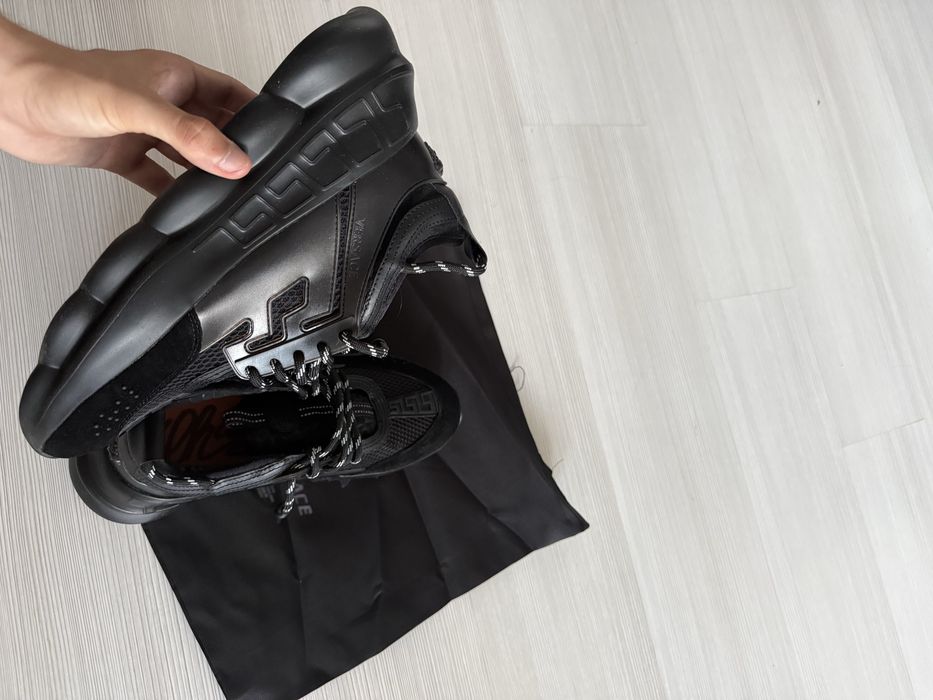 Versace chain reaction negri