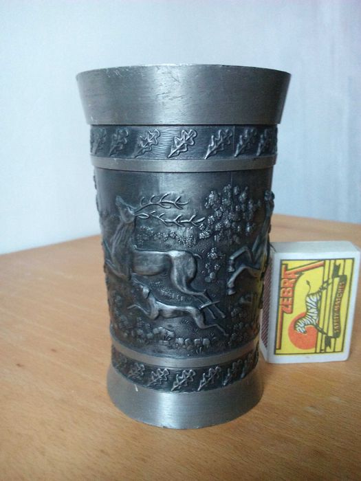 Чаша за вино с ловни мотиви