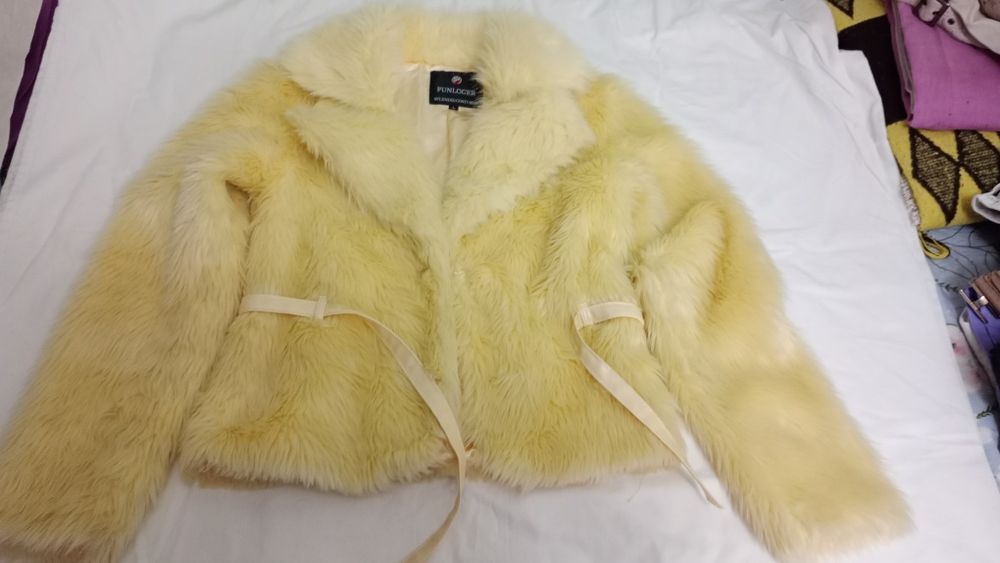 Есенно зимно палтенцеза момиче