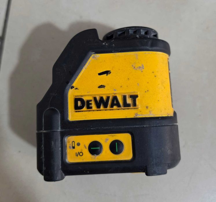 Зелен линеен лазерен нивелир DeWALT DW088CG