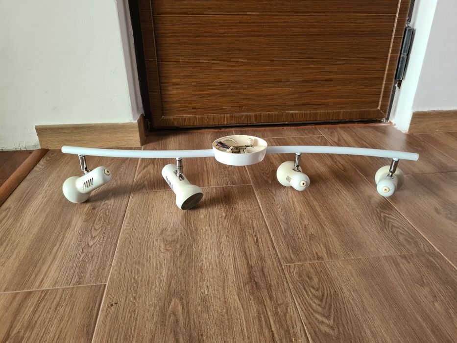 Lustre model cu 4 becuri