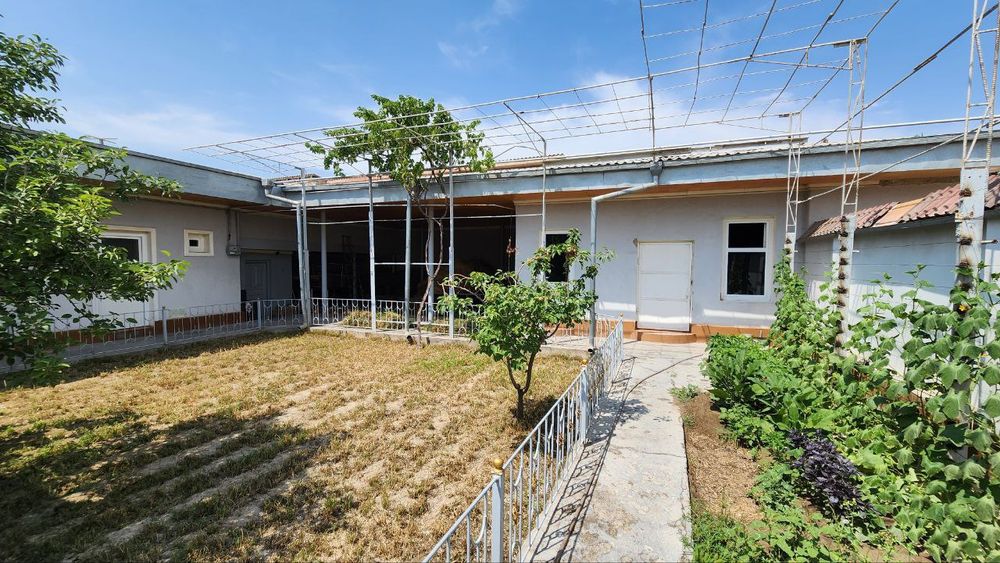 Бекобод шахрида городда ховли сотилади