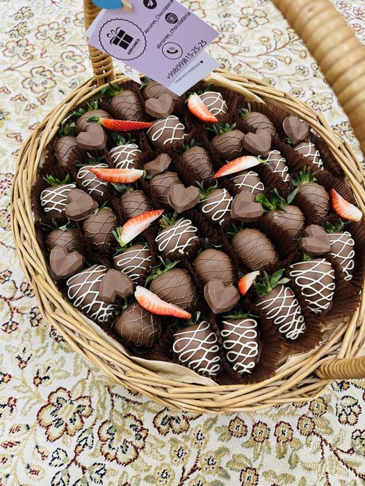 Клубника в шоколаде  в корзине 480.000