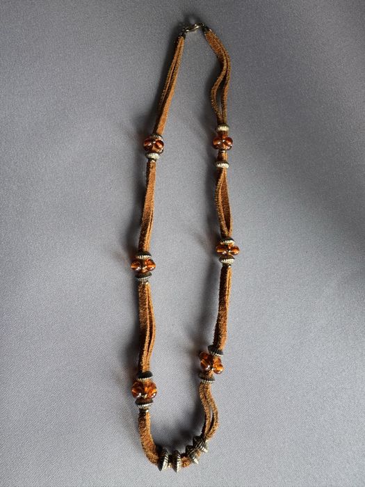 Colier din piele, argint si chihlimbar