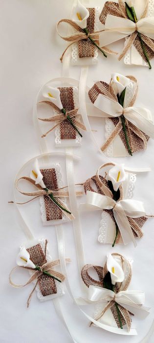 Шаферски гривни, сватбени бутониери