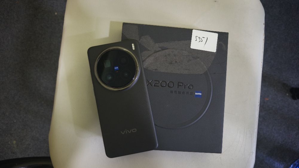 Vivo x200pro 12/256gb