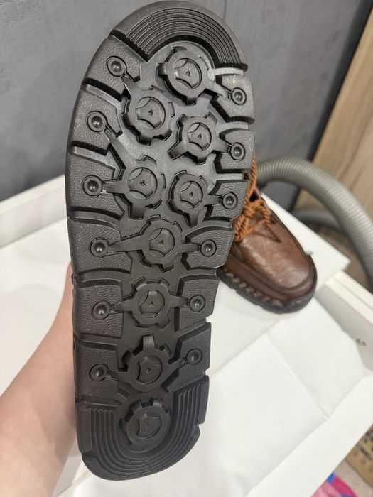 Продам мужские кожанные ботинки