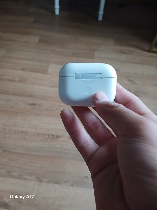 Airpods продаю срочно
