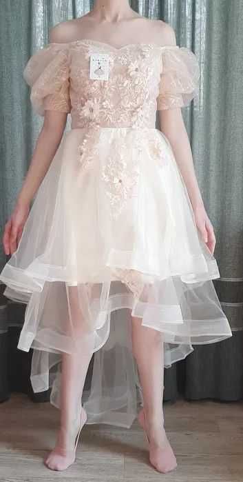 Платье. Цвет персиковый