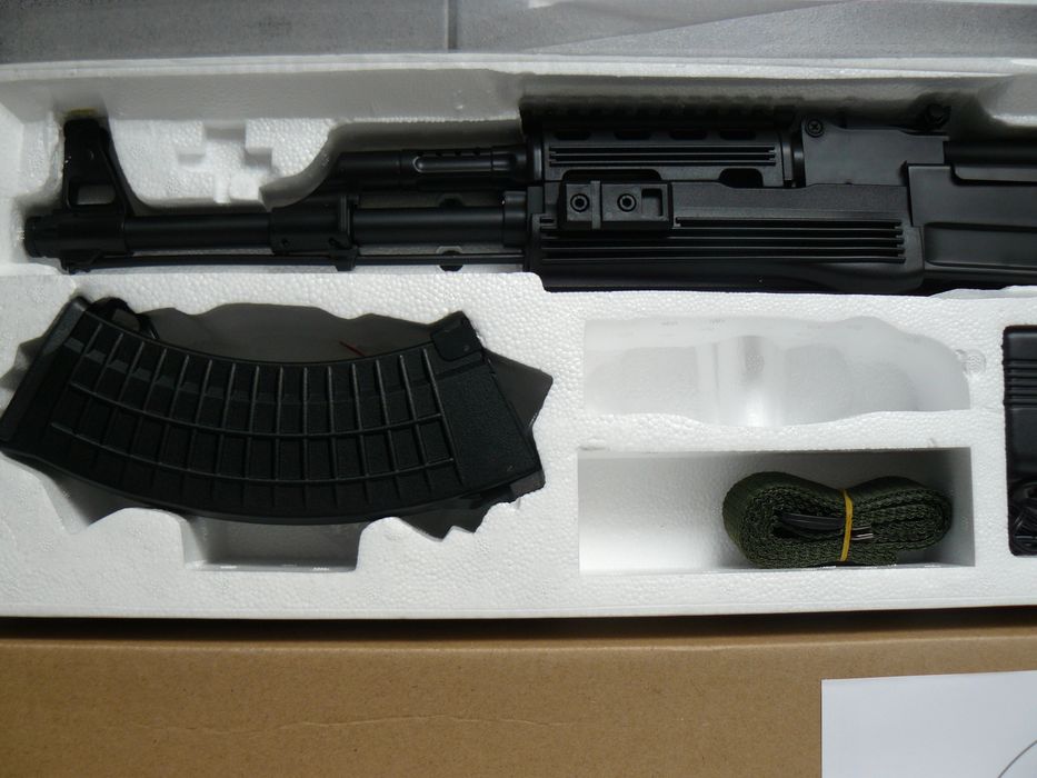 Pusca Asalt Airsoft AK47 KALASHNIKOV CYMA CM 520 Black,Noua,Electrica