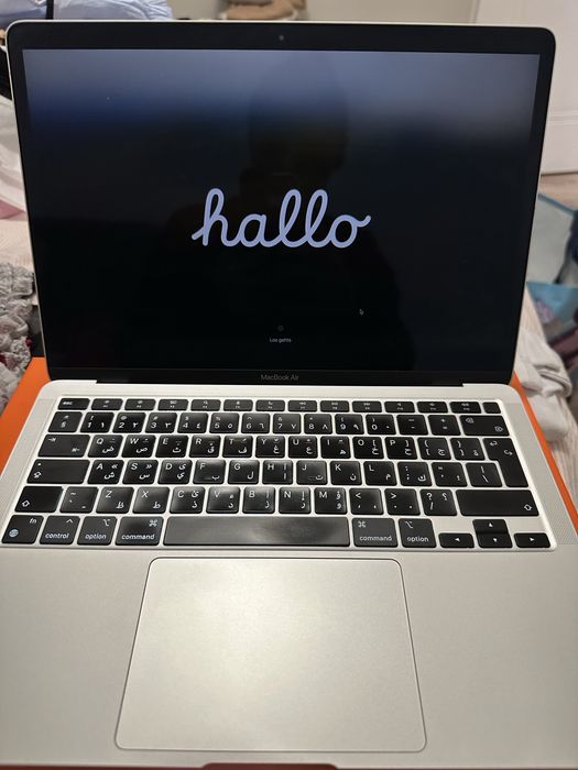 Macbook Air, chip M1, 512 GB memorie, 8GB RAM