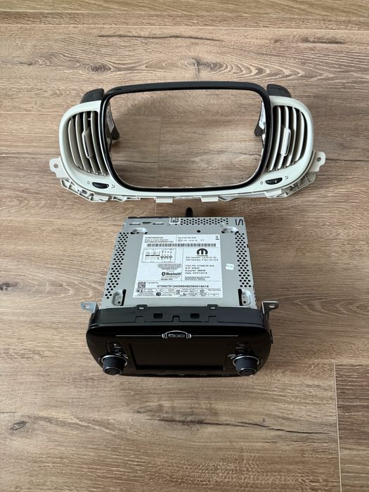 Оригинално радио за Fiat 500 модел 2019г.