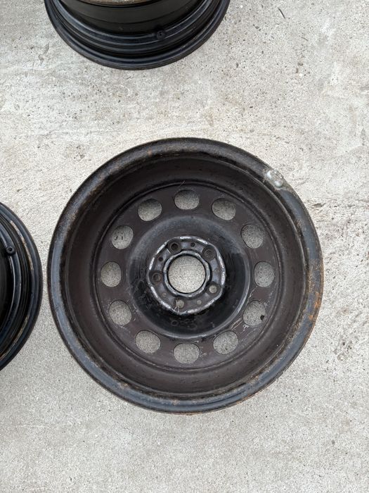 BMW джанти…16”  с оригиналните тасове.