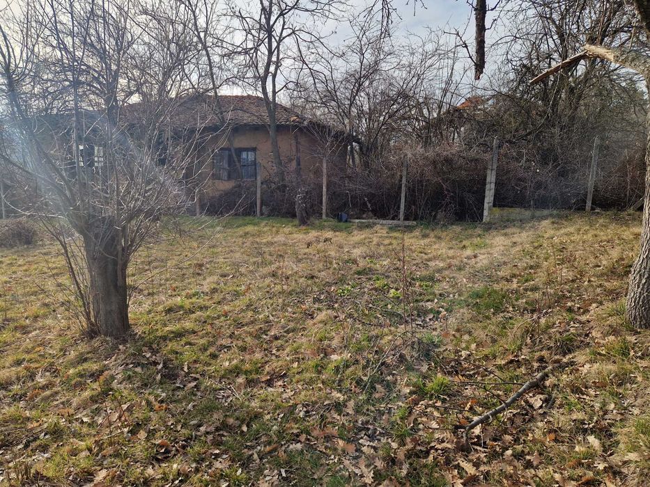 Имот в с.Очуша за вила, къща илиовощна градина