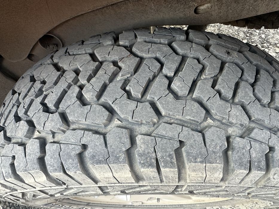 Продам шины летние 265/75R16