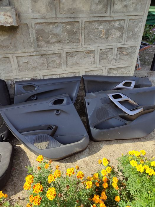 Предна дясна, задните седалки и корите комплект от Пежо 2008