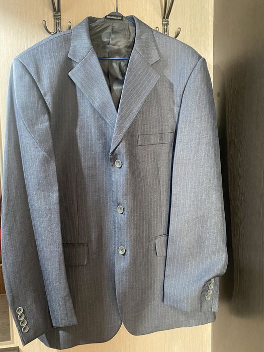 Мужской костюм. В хорошем состоянии, не подошел по размеру