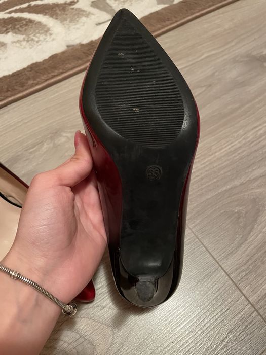 Vând pantofi cu toc