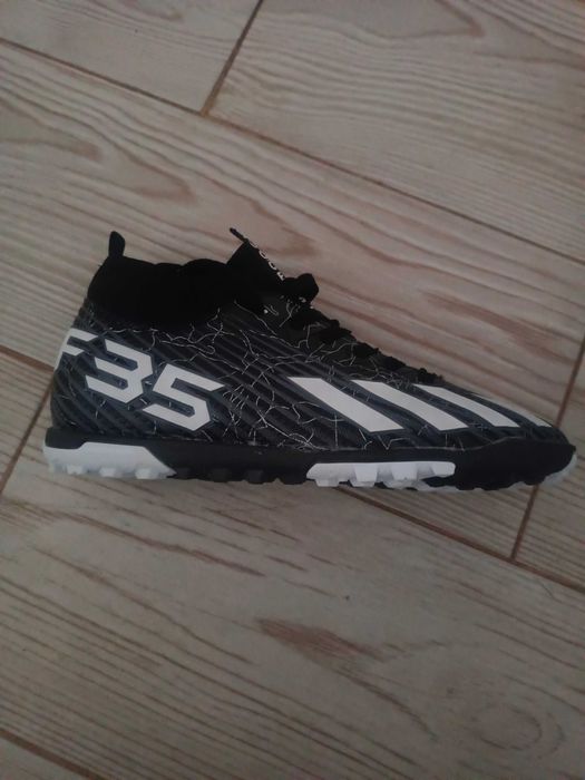 Adidași sport ,mărimea 43 ,sunt nepurtați,mie nu îmi plac