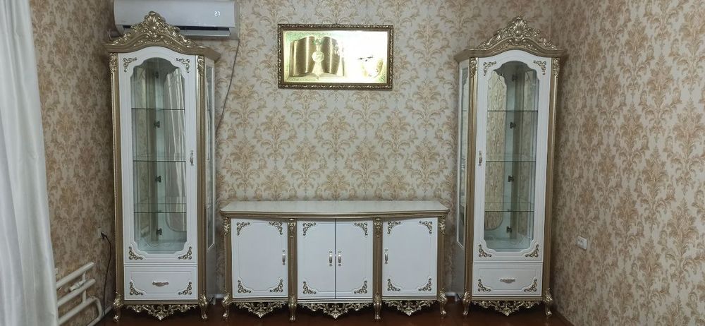 Penal komod mehmonhona uchun moʻljallangan.