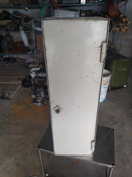 Сейф металлический