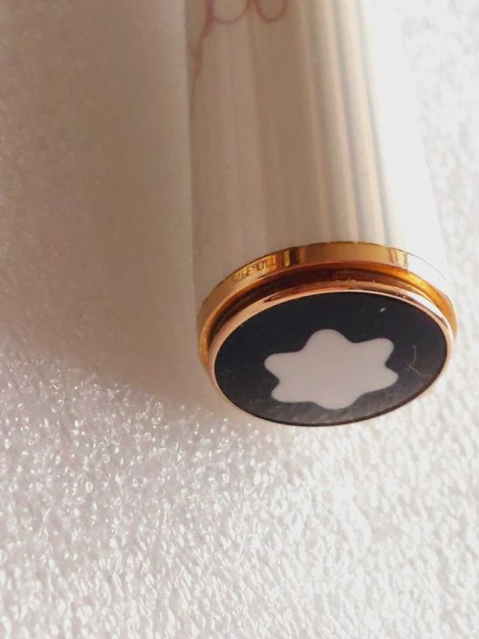 Автентичен,Лимитиран химикал(MONTBLANC) Ingrid Bergman.позлата, емайл