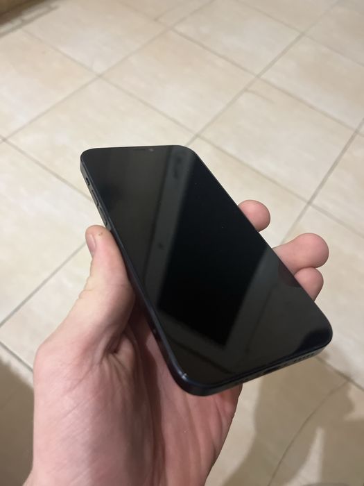 Айфон 12 + допом отдам се