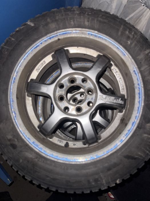 Продам диски с покрышками зимние