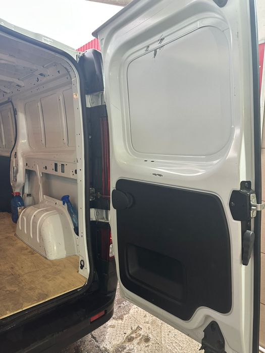 Cedare leasing operational RENAULT Trafic Furgon