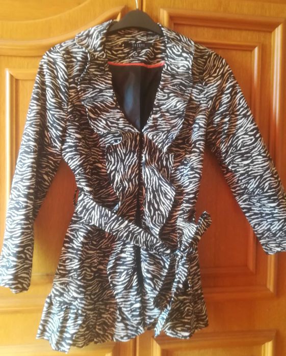 Jacheta SANDRO STUDIO, usor impermeabila, alb-negru, stare excelenta