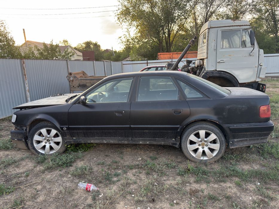Продам Ауди С4 1991 года выпуска