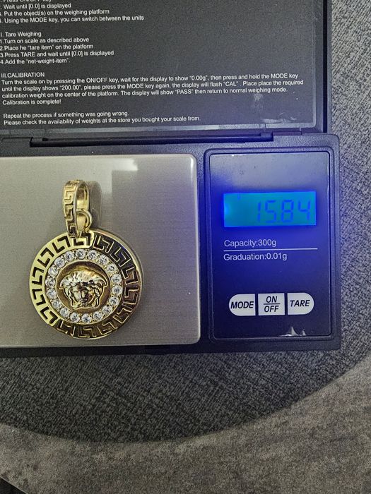 Продам кулон Versace