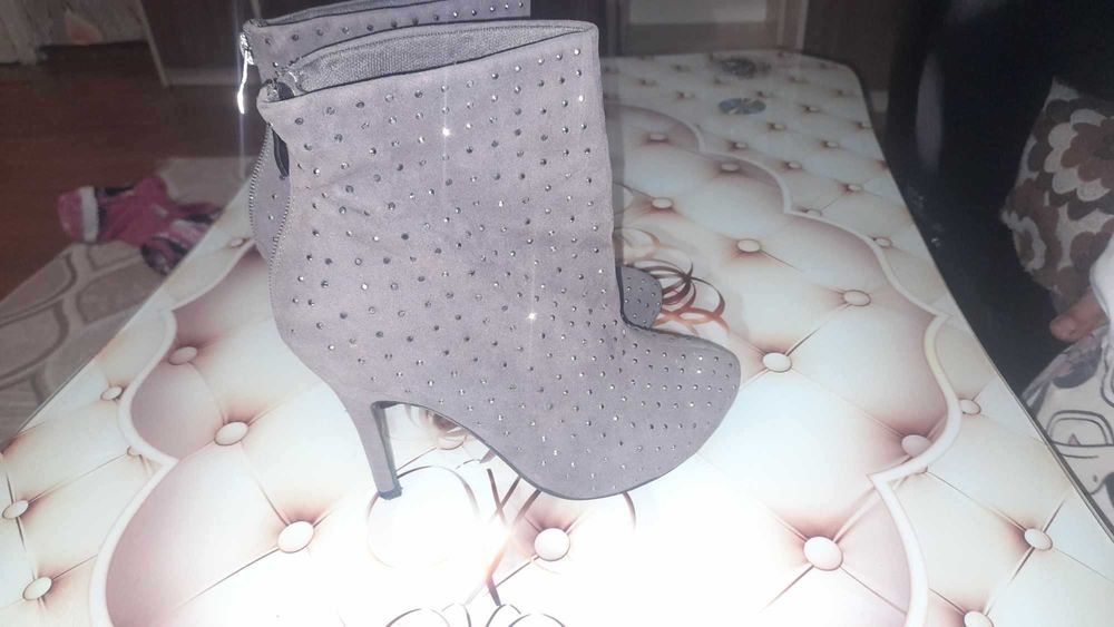 Дамски боти чисто нови