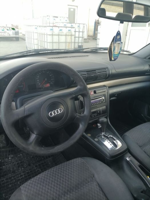 Vând Audi A4 pe piese