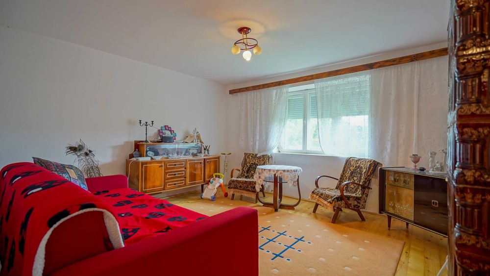 Casă cu 4 camere de vânzare in sanul naturii