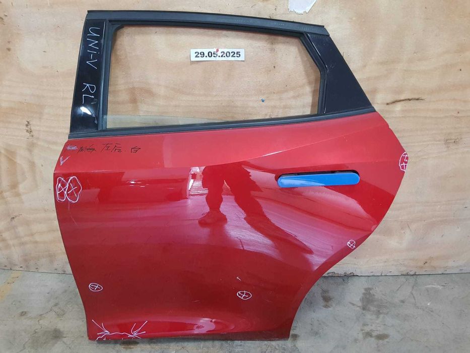 Дверь передняя задняя Changan