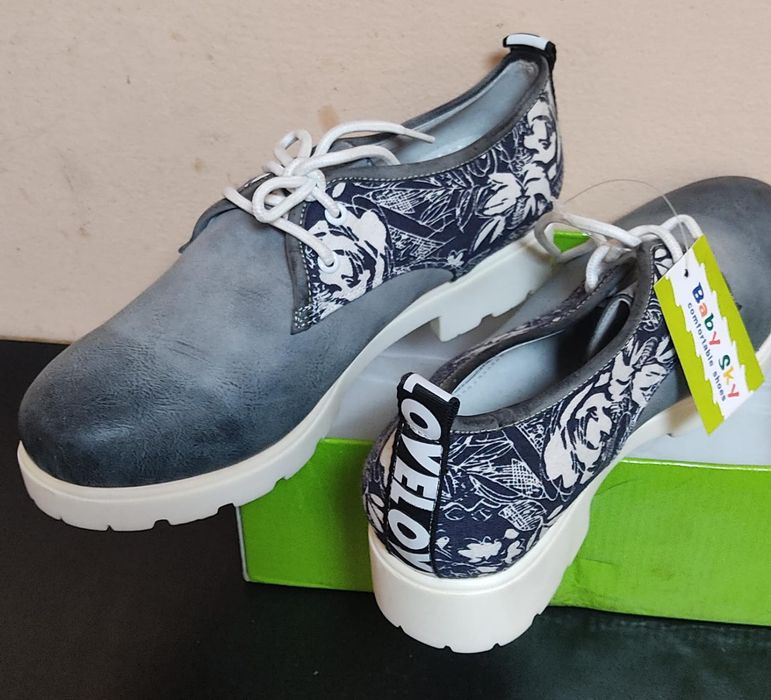 Продается детская обувь