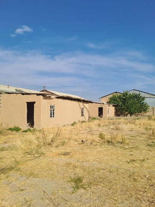 Тошкент тумани  А.Т.П. да 20 сотих  ер сотилади  1 сотиги  7500 $ дан.