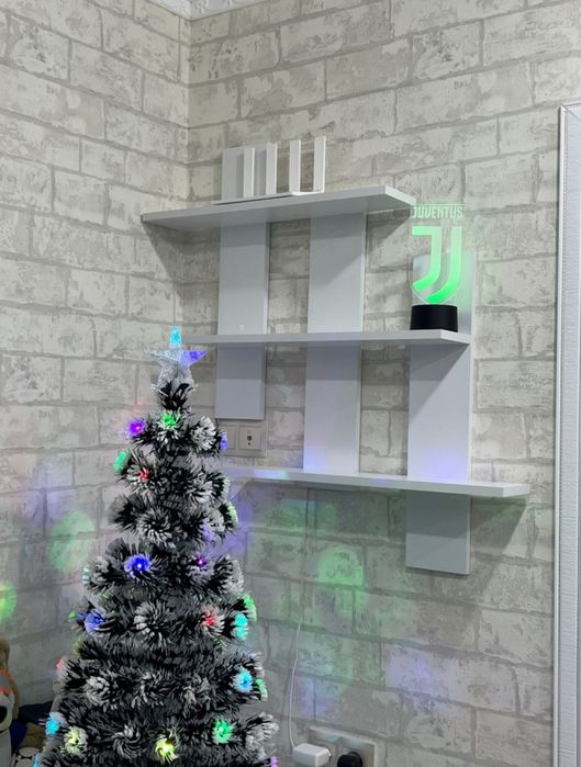 Настенная полка для книг