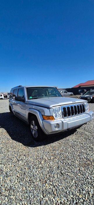 Jeep Commander pentru dezmembrat.