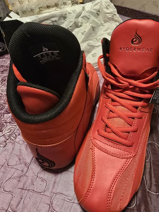 Продам тренировочные кроссовки Ryderwear