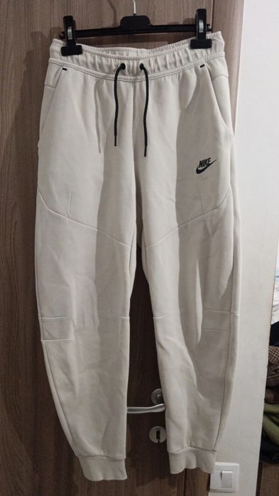 Pantaloni nike tech
