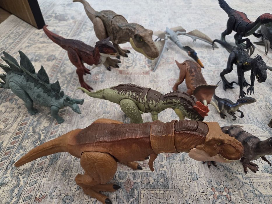 Продам динозавры-игрушки