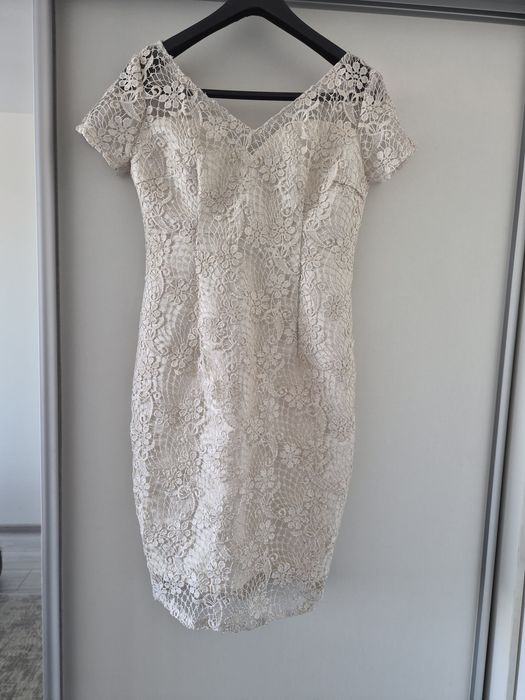 Дамска официална рокля ,носена веднъж на повод