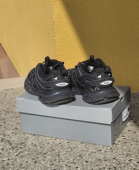 Balenciaga track  42