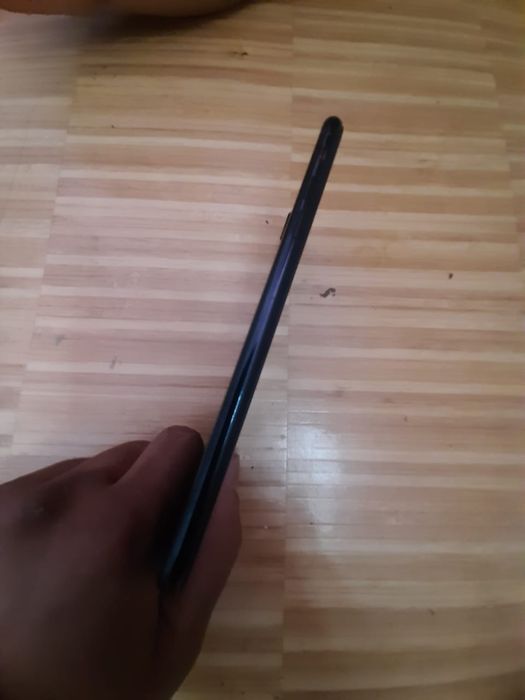 Срочно продам айфон 7+