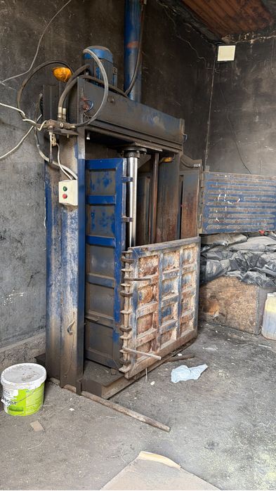 Продам пресс для пластика и отходов.